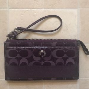 Coach clutch/wristlet